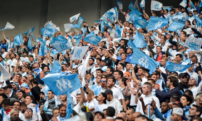 Contre le nouvel écusson