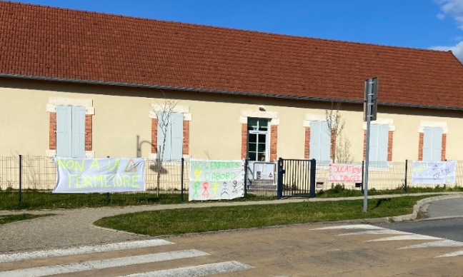 NON à la fermeture d’une classe à l’école de Thiel sur Acolin