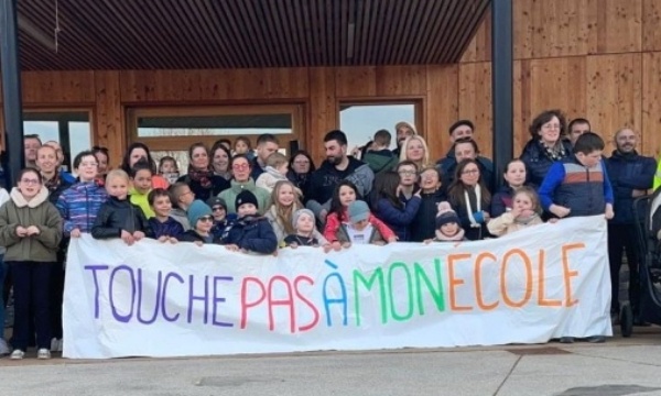 Non &agrave; la fermeture de la 4e classe au Pertuis !