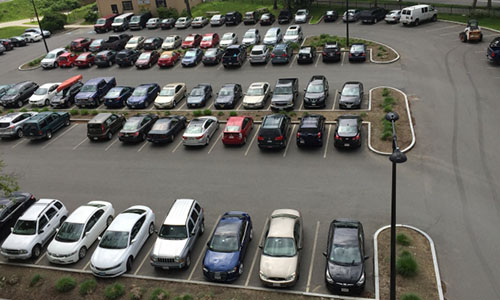 L'envahissement des parkings étudiants