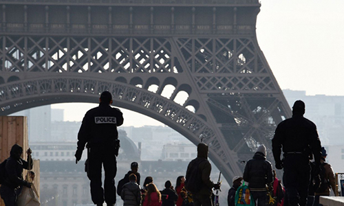 Un gilet pare-balles pour la tour Eiffel : encore un signe d'insécurité grandissante