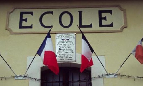 Projet d'un élève de 3ème pour un ou plusieurs drapeaux français dans son établissement