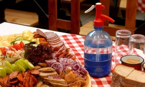 Demande pour des aliments et des produits hongrois dans les magasins