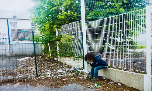 Enfants non scolarisés suite à déménagement pour violence conjugale