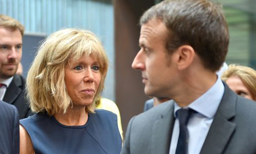 Contre le statut de première Dame pour Brigitte Macron ainsi que la démission de son mari !