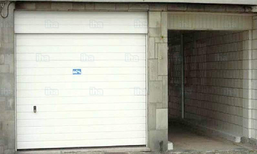 Pour modifier la loi interdisant de se garer devant son garage !
