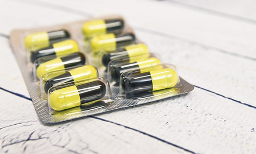 Contre les atomes cellulaires mises dans le mauvais ordre dans certains médicaments et la gélatine porcine sur les gélules !