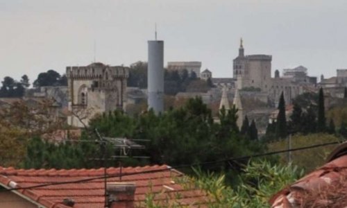 NON aux imposants pylônes proches du centre historique de Villeneuve-lès-Avignon
