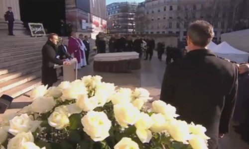 Honte à la référence de l'amour lors du discours d'Emmanuel Macron lors des funérailles de Johnny Hallyday