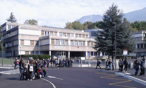 NON à l'augmentation des tarifs de restauration et aux baisses de moyens dans les lycées, décidés par la Région !