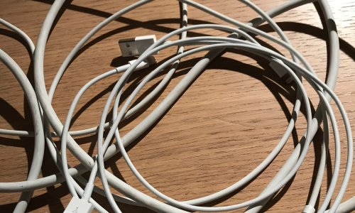 Contre Apple pour vente de c&acirc;bles &agrave; obsolescence programm&eacute;e