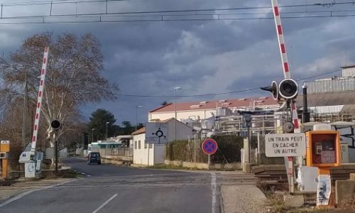 Non au franchissement du passage à niveau par les cars scolaires C36 !