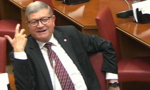 Demande de hausse d’indemnité parlementaire et mise en cause de la transparence : le député Jean-Luc Reitzer doit renoncer à son mandat.