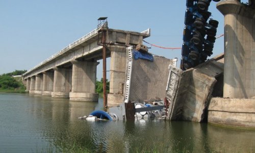 #balancetonpont Des ponts menacent de s'écrouler, l'Etat se doit de les réparer en urgence !