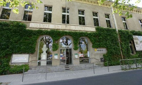 L'Hôtel de Ville de La Roche-sur-Yon n'est pas un commerce !