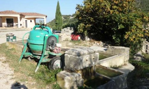 Restauration d'une fontaine dans le Ventoux.