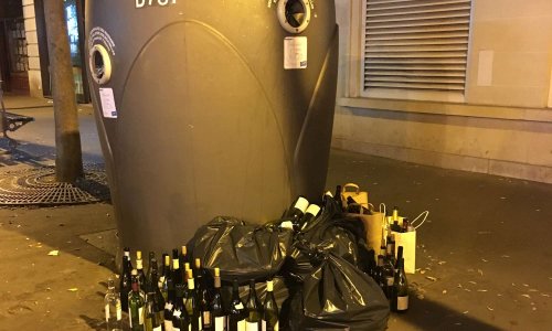Nuisances considérables dues à l'emplacement du container à bouteilles rue de Bretagne (Paris)