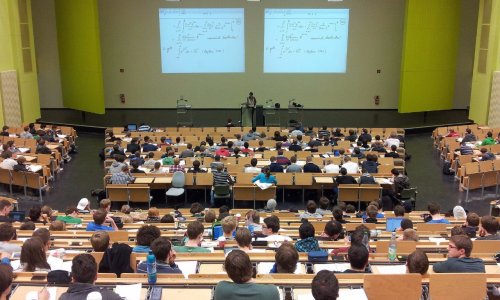 Demande de reconsidération des frais d'inscription pour les étudiants hors EEE