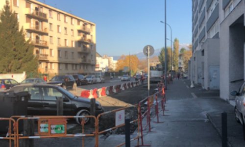 Pour la cr&eacute;ation de stationnement &agrave; l'angle de la rue Marius Blanchet avenue du Grand Chatelet &agrave; Grenoble