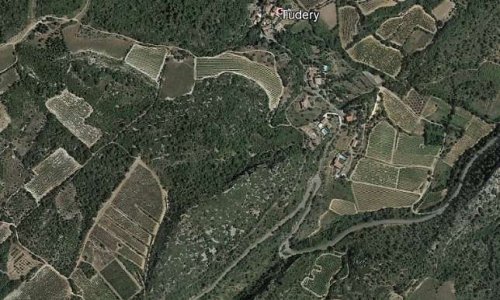 Maintenir la garrigue, les vignes et s'opposer à un camping de luxe à Tudéry.