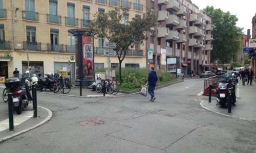 STOP aux scooters sur trottoirs!