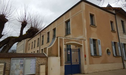 NON A LA FERMETURE D'UNE CLASSE ELEMENTAIRE À L'ECOLE COMMUNALE DE MONTFORT L'AMAURY