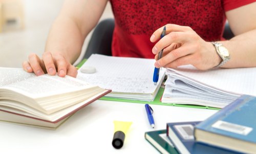 Manifeste contre la décision injustifiée d’exclure un élève de terminale à 2 mois du Baccalauréat