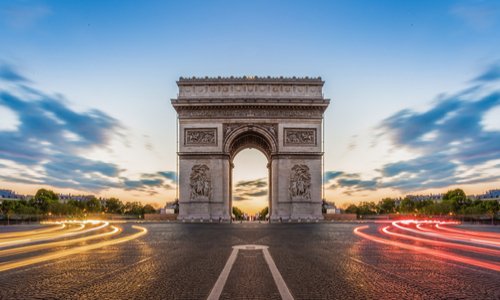 NON au "déguisement" de l'Arc de triomphe à Paris