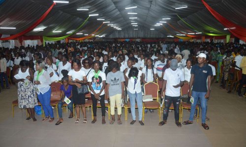 Pour les victimes du 20 Avril, je dis non à la violence et je participe à la construction de mon pays