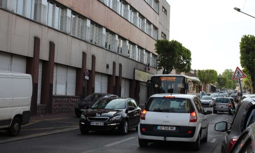 NON A UNE « ECOLE » EN BORDURE D’AUTOROUTE URBAINE