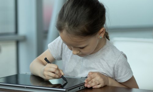 Trop d'écrans, un fléau pour nos jeunes enfants !