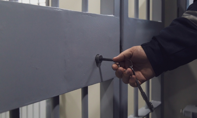 Perpétuité à vie pour les crimes, viols , pédophiles et récidives.