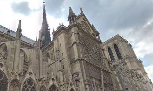 Pour la reconstruction à l'identique de la cathédrale Notre-Dame de Paris