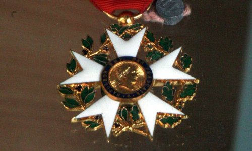 Supprimer la Légion d'honneur à ceux qui déshonorent la France