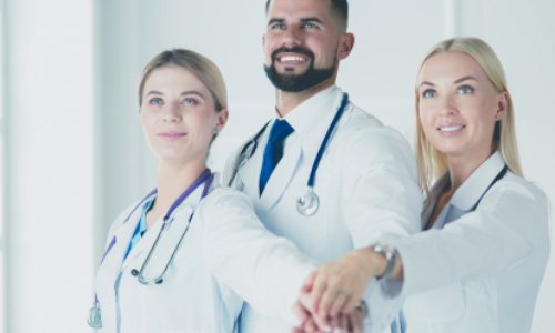 Soutenons nos hôpitaux et nos personnels : attribuons-leur collectivement les moyens !