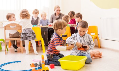 Non à la fermeture d'une classe de maternelle à Noves (13) !