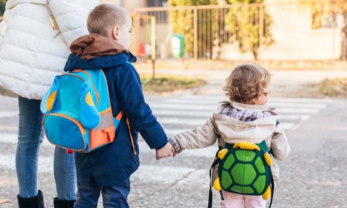 Pour des passages piétons sûrs à la sortie des transports en commun et proximité des écoles