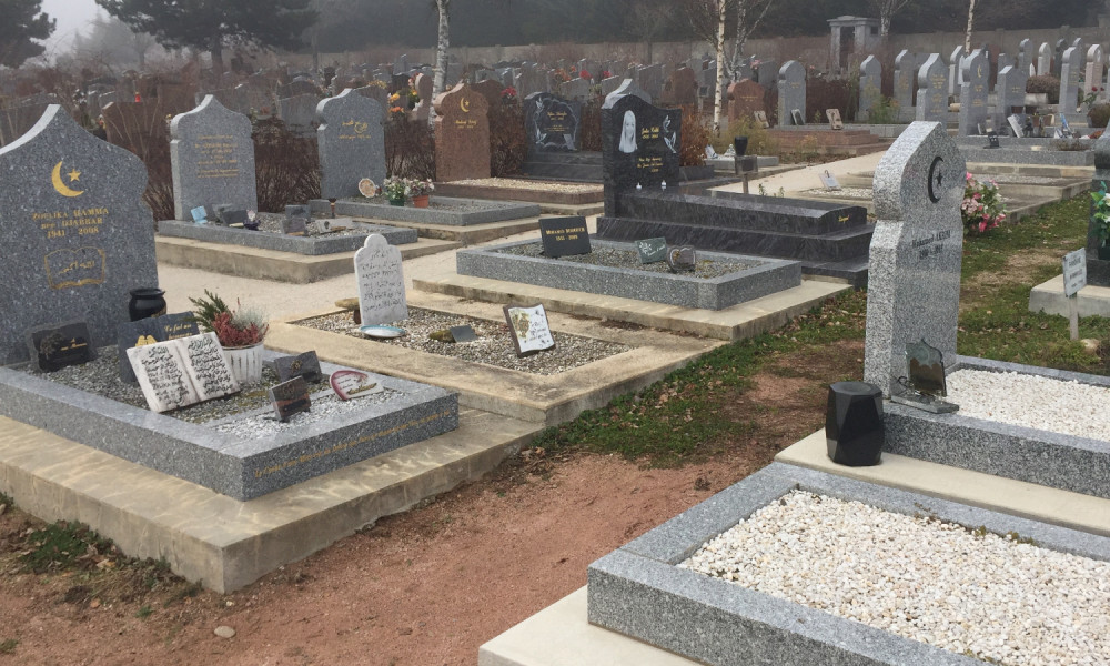 Musulmans : exclus, m&ecirc;me des cimeti&egrave;res.!