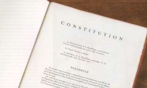 Voulez-vous que MACRON soit destitué en vertu de l’article 68 de la constitution française pour «Manquement à ses devoirs manifestement incompatible avec l’exercice de son mandat » ?