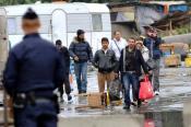 En affirmant qu'il n'y a pas d'autre solution que de reconduire les Roms à la frontière, Manuel Valls, va-t-il trop loin ?