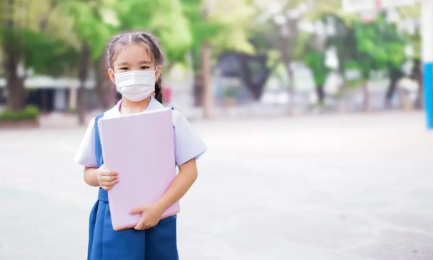 Pour ou contre le port du masque dès l’âge de 6 ans ?