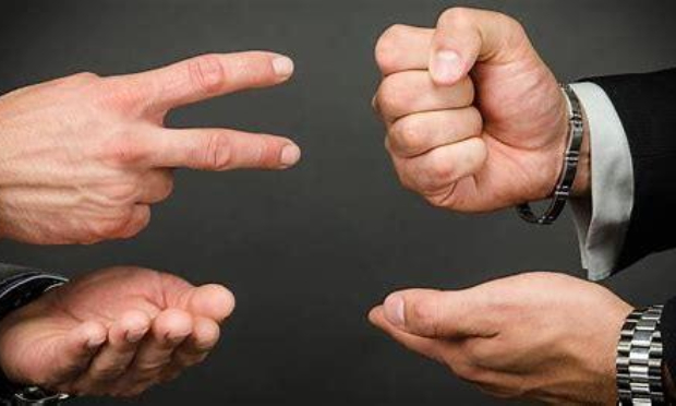 Pour ou contre le puit dans pierre feuille ciseau