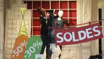 Faut-il supprimer les périodes de soldes au profit de rabais toute l'année ?
