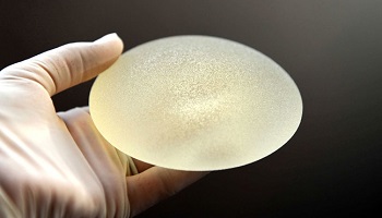 Cancer lié aux prothèses mammaires : pensez-vous qu'il s'agisse d'un nouveau scandale sanitaire ?