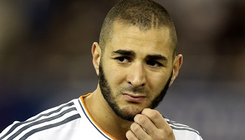 Pensez-vous qu'il faut garder Benzema en équipe de France alors que sur les 11 joueurs, il est le seul à ne pas chanter la Marseillaise ?