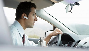 Etes-vous pour ou contre l'interdiction de l'oreillette au volant ?