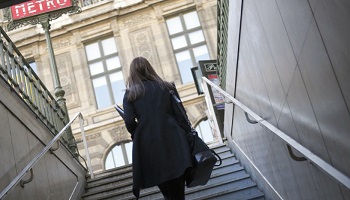 Faut-il une loi contre le harcèlement de rue ?