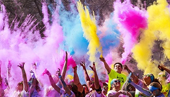 Me conseillez-vous de faire à 14 ans la course des couleurs en poudre ?