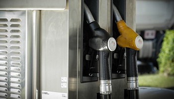 Selon vous, le gouvernement doit-il  bloquer le prix des carburants ?