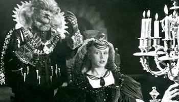 Quand une belle femme actrice a une relation avec un président, elle le choisit pour ?